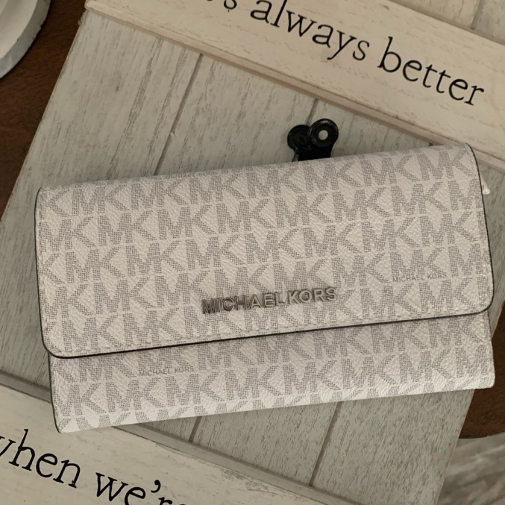 New Mk trifold wallet 🦋 - Picture 4 of 4